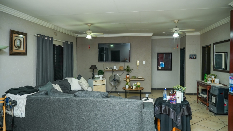 5 Bedroom Property for Sale in Flamwood North West